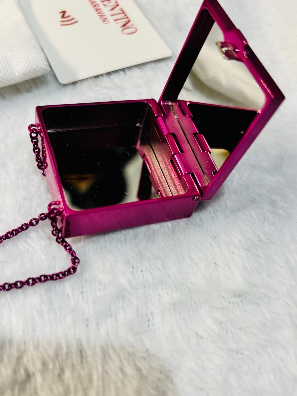 Valentino Garavani Rockstud Metallic Pink Mirror Compact Necklace - Picture 5 of 13